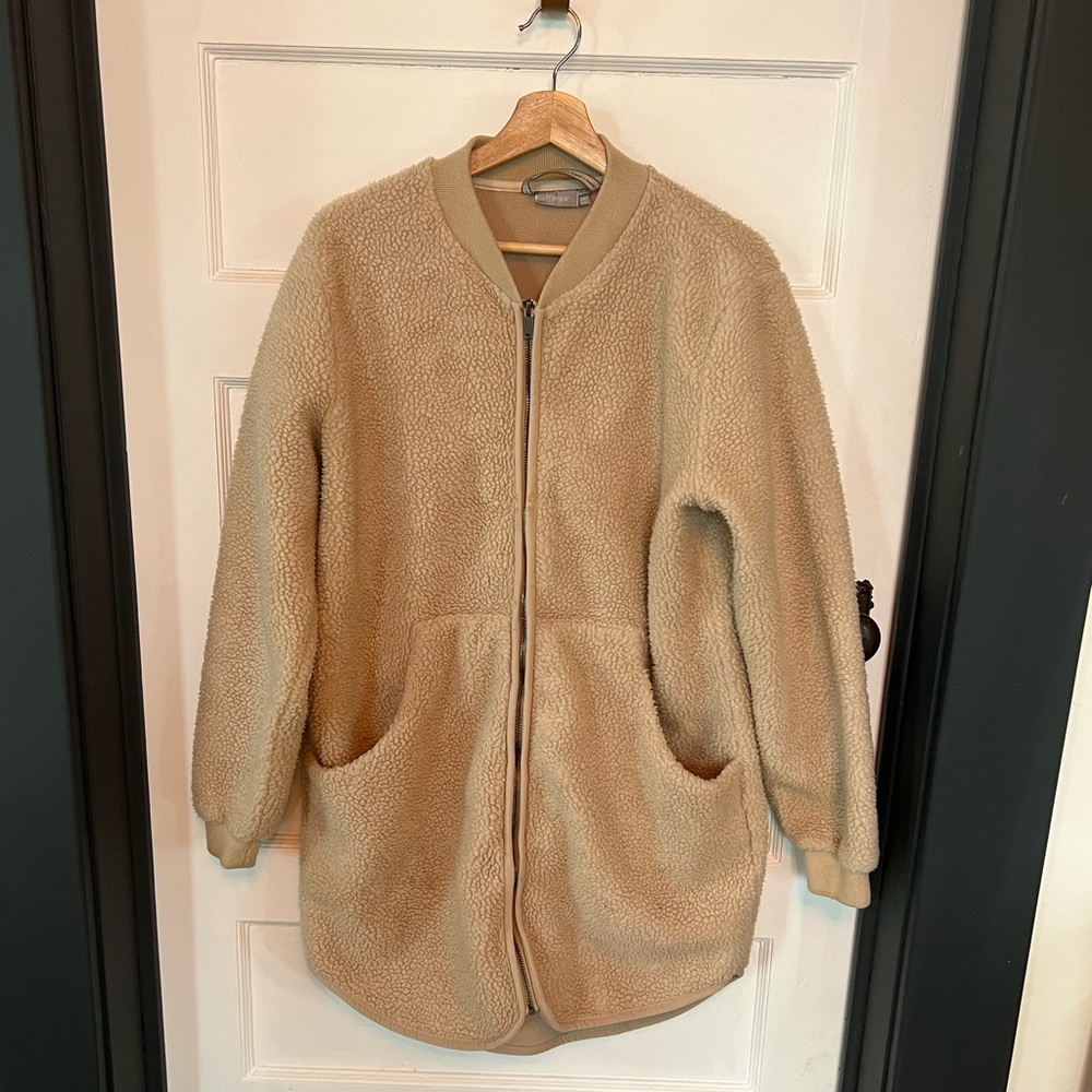 Women’s Sherpa Fleece Jacket.